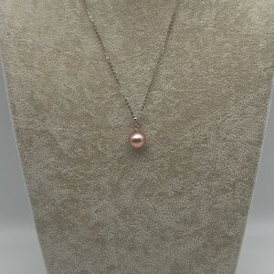 Sophisticated Pink Pearl Pendant Necklace
